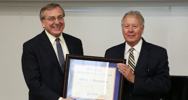 UF President Kent Fuchs handing an award to Kelley Bergstrom.