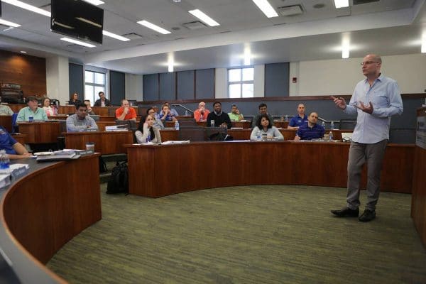 Warrington faculty member Amir Erez speaks to students in the UF MBE Executive class.