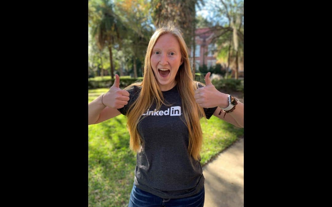 Chloe Beaver gives two thumbs up while wearing a LinkedIn shirt