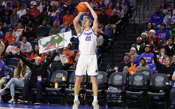 Bennett Andersen shoots a three-pointer for the Gators.