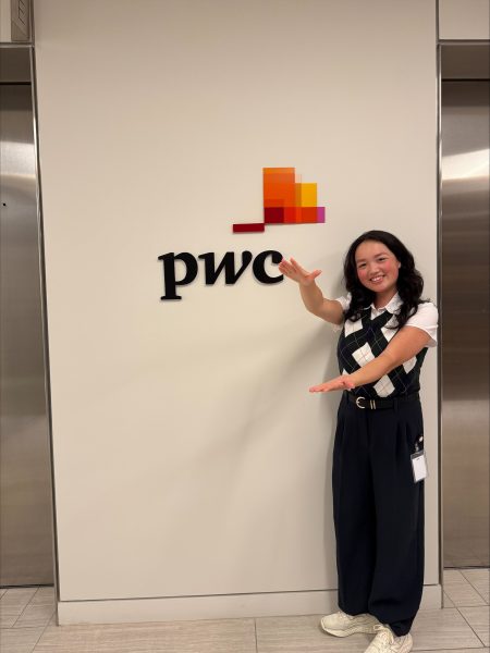 minuet greenberg doing the gator chomp in front on PwC sign